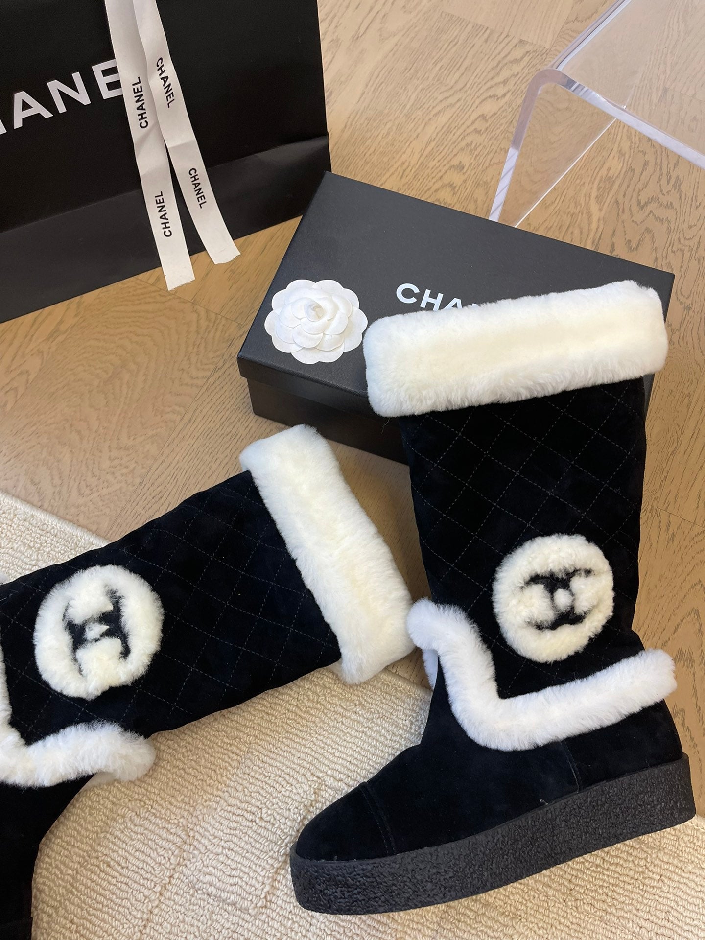 HIGH BOOTS IN BLACK SUEDE AND FLEECE LINING