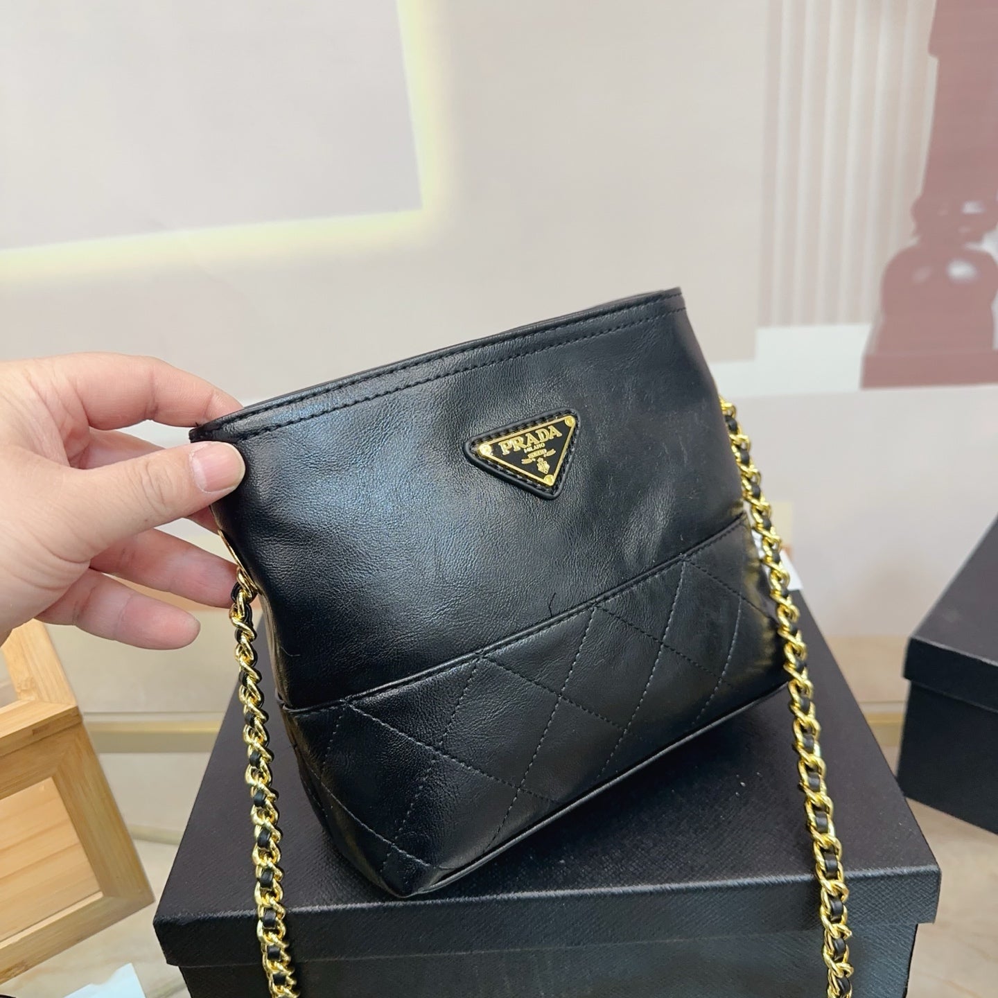QUILTED CHAIN HOBO BAG 25 IN SHINY BLACK CALFSKIN