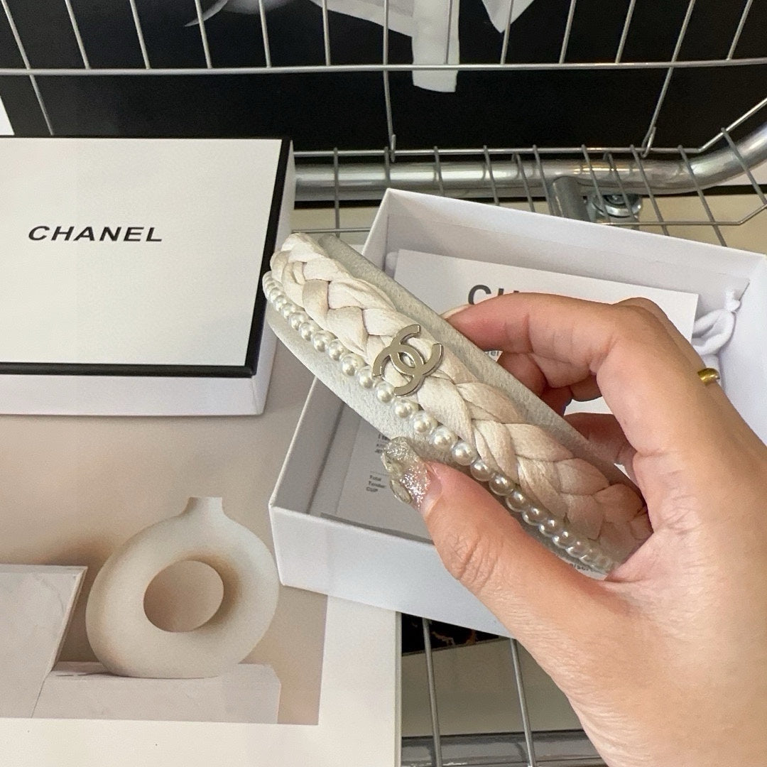 WHITE FABRIC HAIRBAND WITH PEARL CHAIN 412527