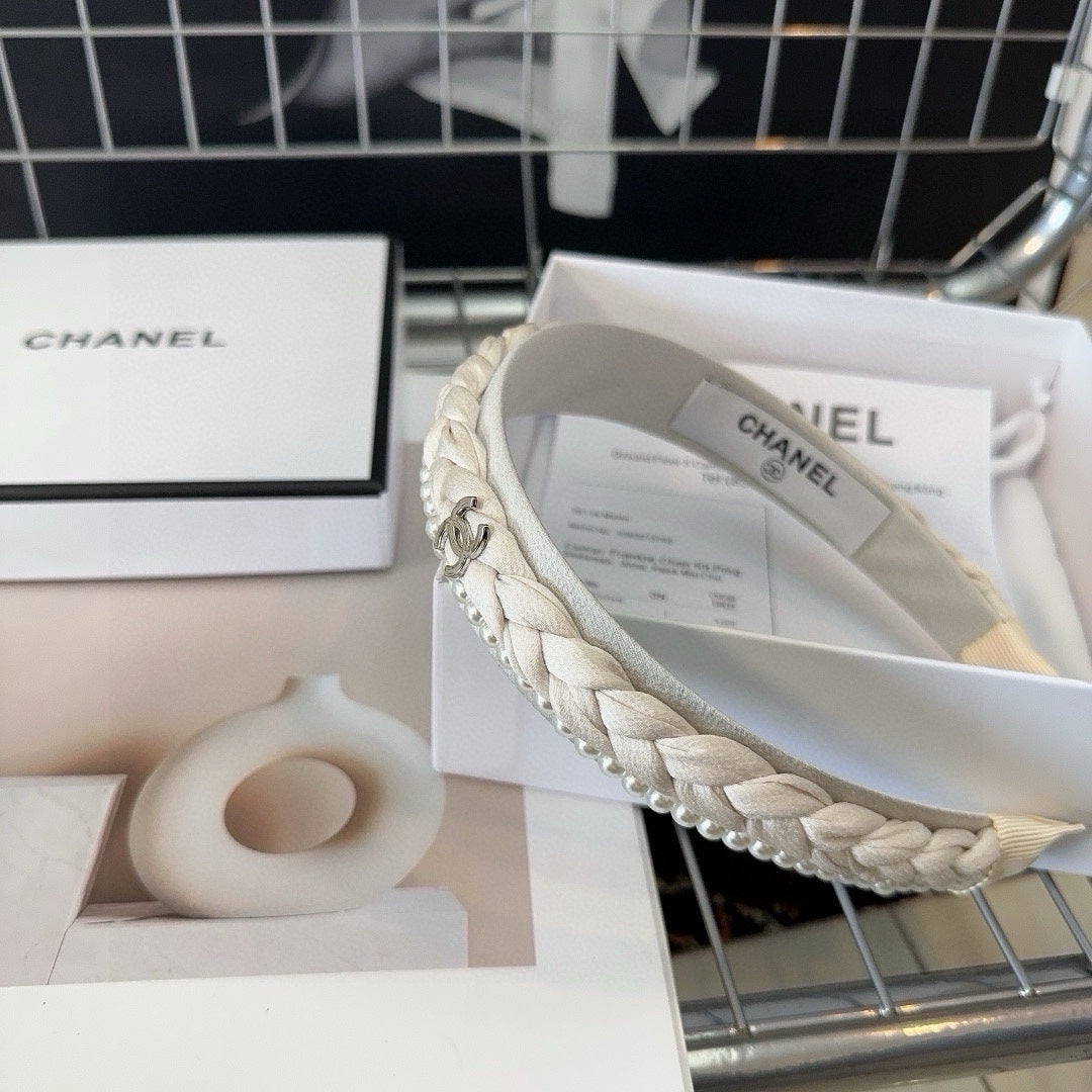 WHITE FABRIC HAIRBAND WITH PEARL CHAIN 412527