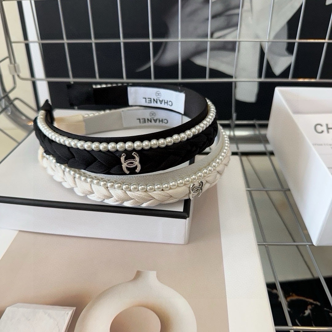 WHITE FABRIC HAIRBAND WITH PEARL CHAIN 412527
