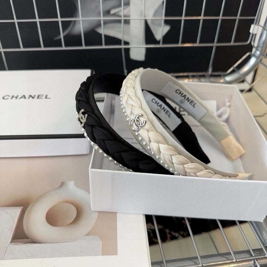 BLACK FABRIC HAIRBAND WITH PEARL CHAIN 412528