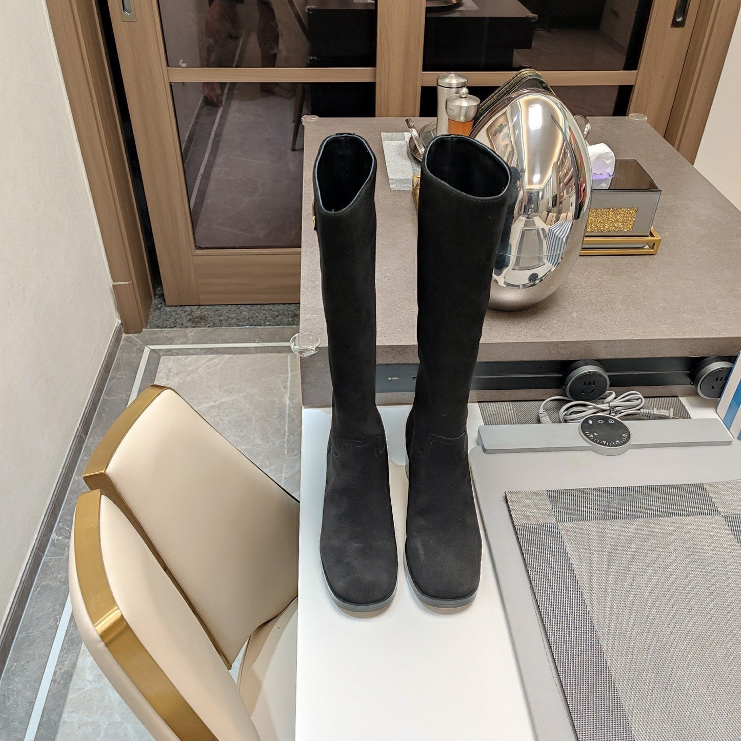 KNEE BOOTS WITH TRIANGLE LOGO IN BLACK SUEDE