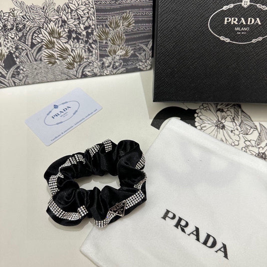 SCRUNCHIE IN BLACK VELVET WITH CRYSTAL CHAIN 369301