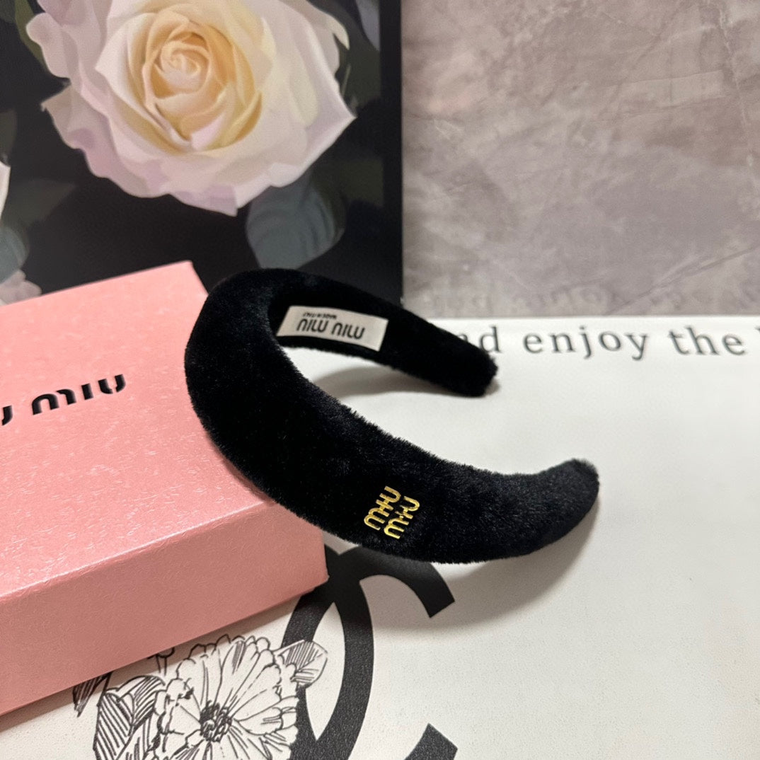 HEADBAND IN BLACK PLUSH FABRIC 423599