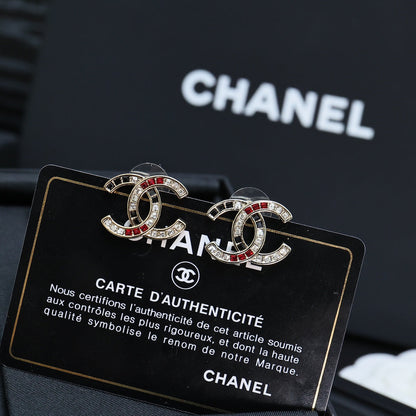 DOUBLE C STUD EARRINGS IN LIGHT GOLD METAL WITH MULTICOLOR CRYSTALS
