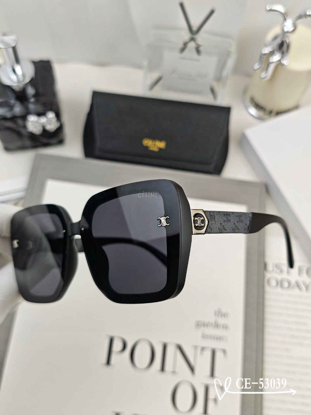 TRIOMPHE SQUARE SUNGLASSES 53039 IN ACETATE