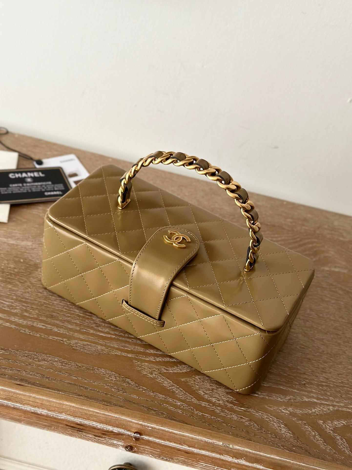 VINTAGE COSMETIC BAG 22 IN CAPE PALLISER SHINY CALFSKIN GOLD HARDWARE