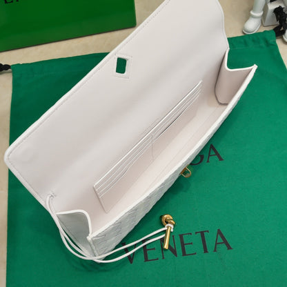 BV Long Clutch Andiamo 31 White Leather Ghw