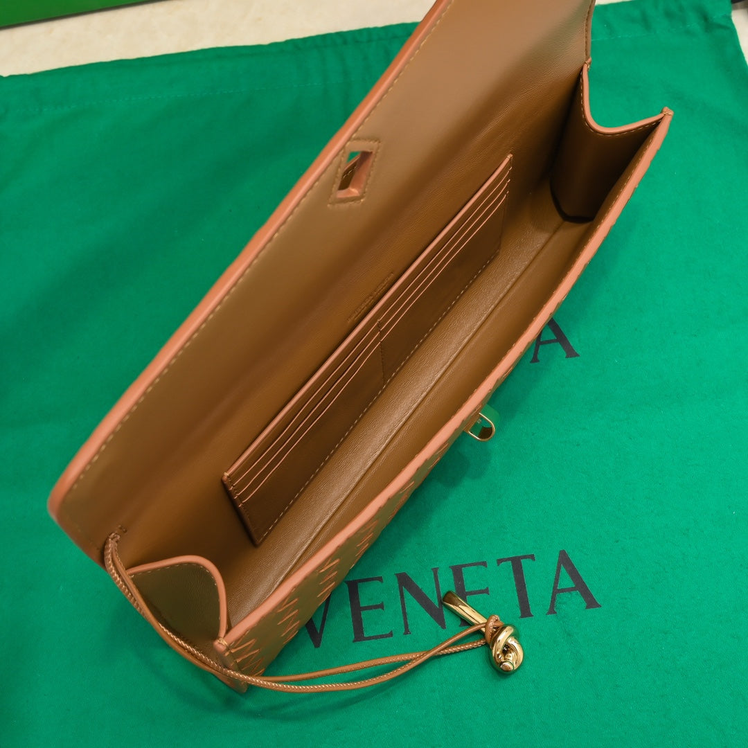 BV Long Clutch Andiamo 31 Tan Leather Ghw