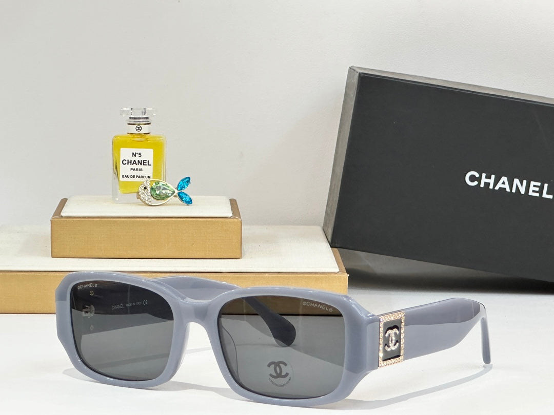 RECTANGULAR SUNGLASSES CH4366 IN ACETATE EMBOSSED CRYSTAL