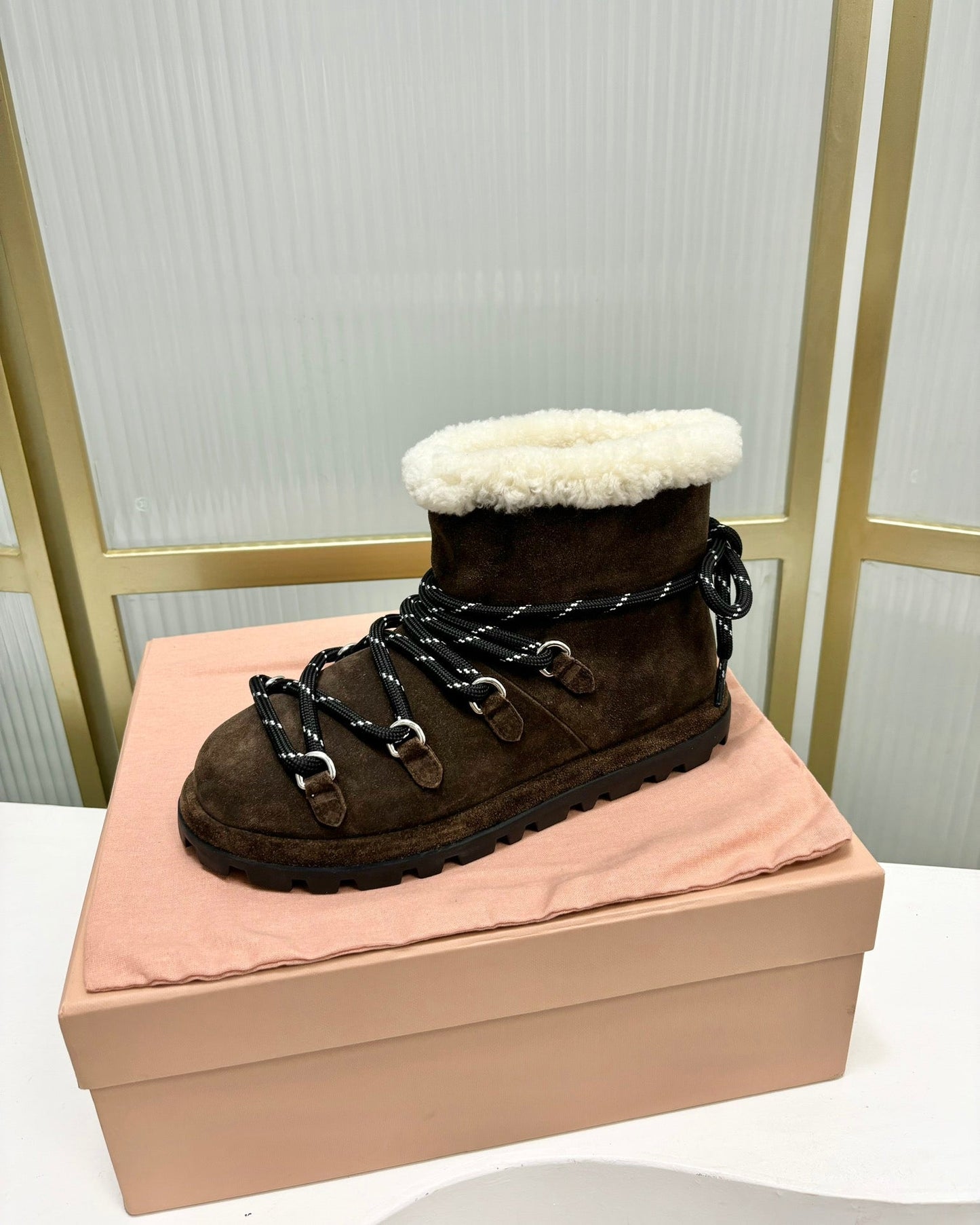 LACE-UP ANKLE BOOTS IN CHOCOLATE SUEDE AND FLEECE LINING