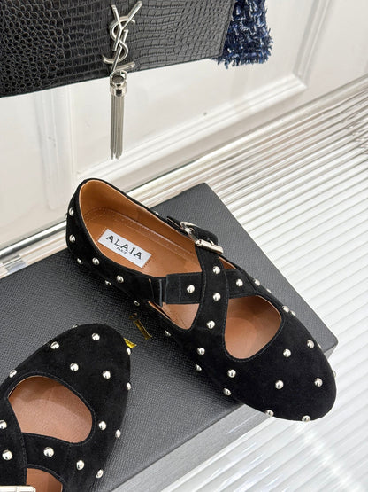 CROSSED STRAP BALLET FLATS IN BLACK SUEDE