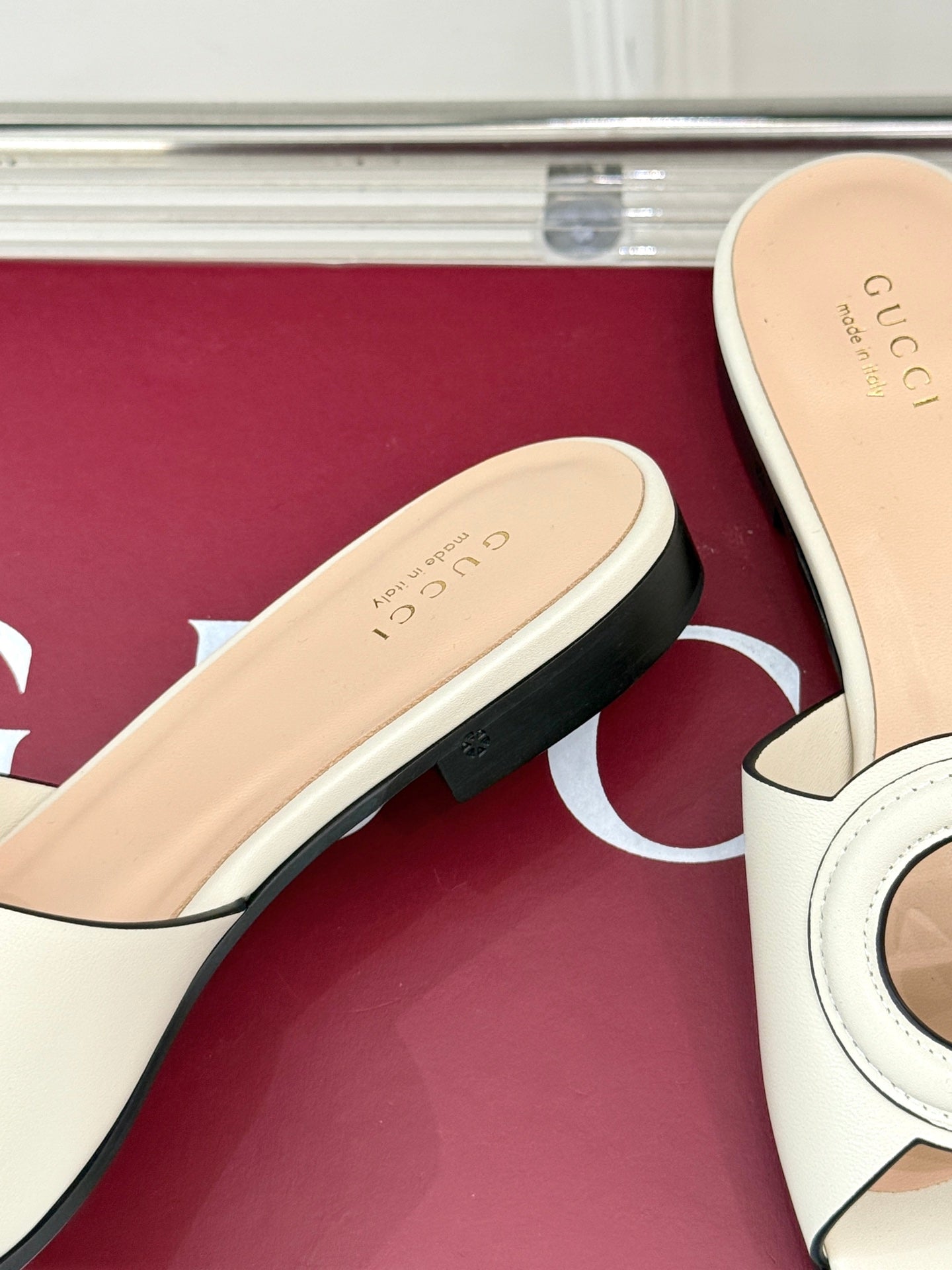 SLIDE SANDALS IN CREAM WHITE CALFSKIN