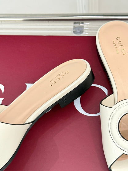 SLIDE SANDALS IN CREAM WHITE CALFSKIN