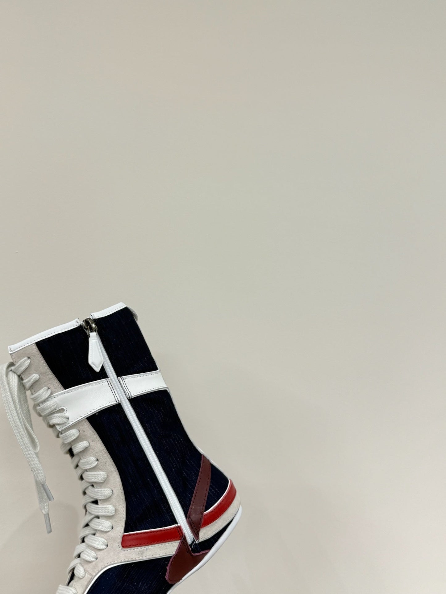 LACE-UP BOOTS IN BEIGE SUEDE AND NAVY MESH