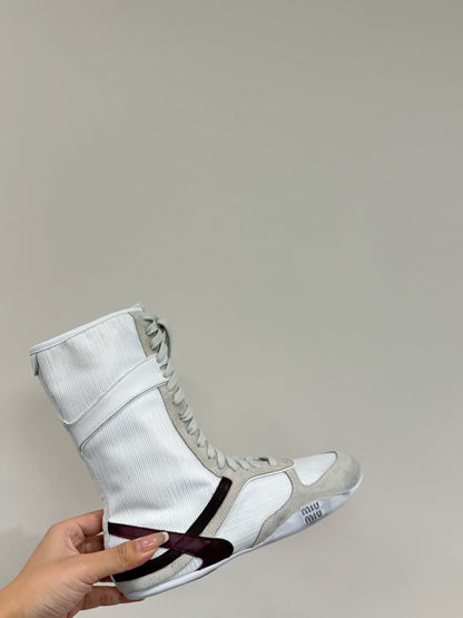 LACE-UP BOOTS IN BEIGE SUEDE AND WHITE MESH