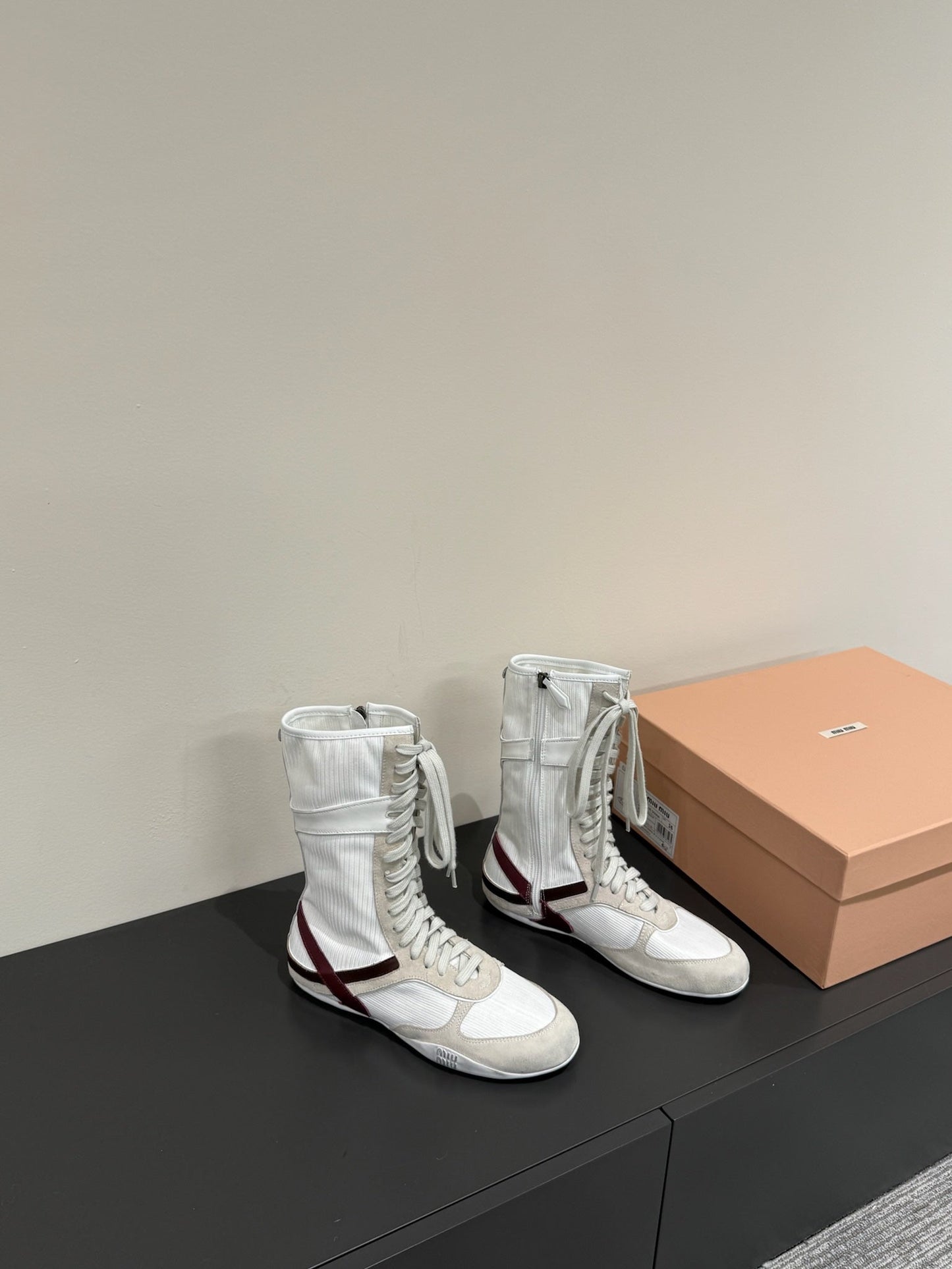 LACE-UP BOOTS IN BEIGE SUEDE AND WHITE MESH