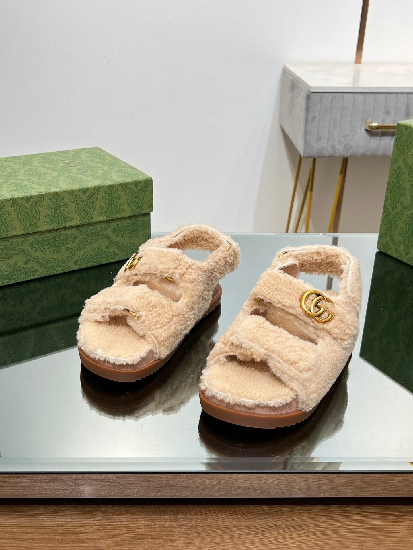 DAD SANDALS IN TAN BEIGE FLEECE WITH GOLD HARDWARE
