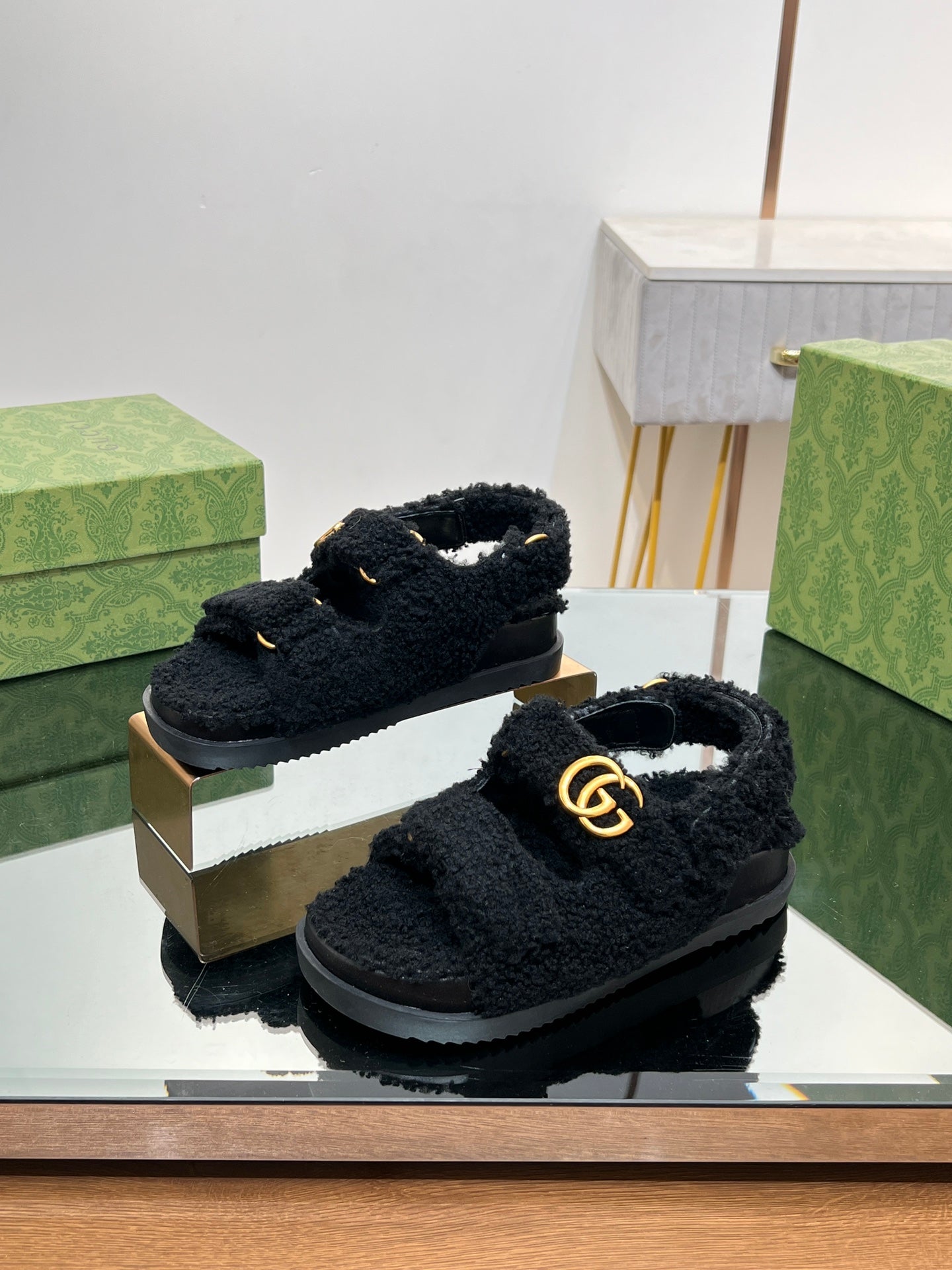 DAD SANDALS IN BLACK FLEECE WITH GOLD HARDWARE