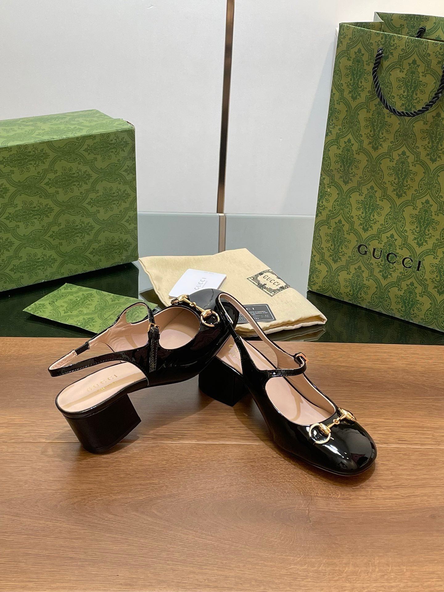 GG HORSEBIT PUMP BLACK GLOSSY LAMBSKIN