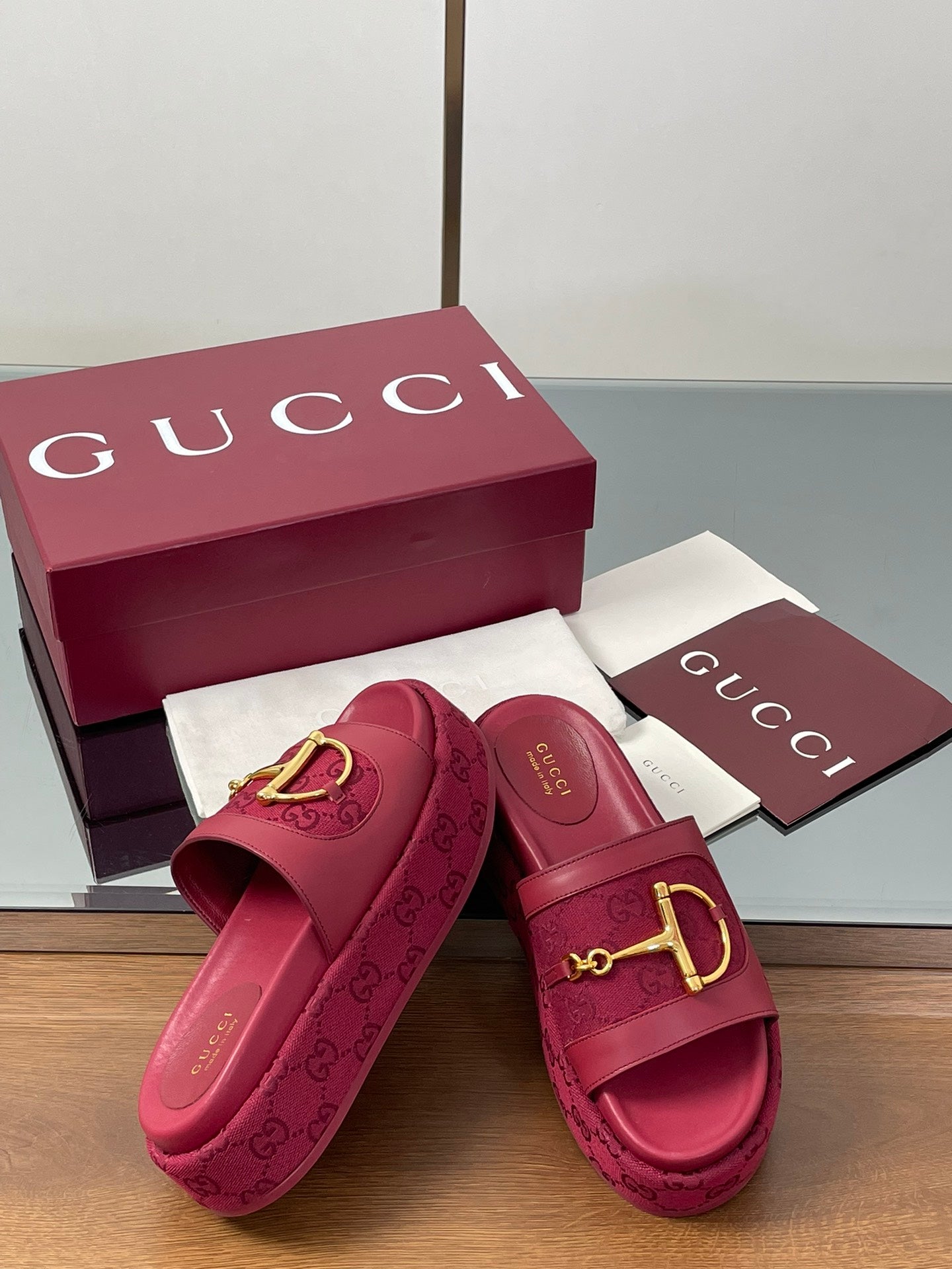 HIGH 5.5 CM WEDGE SANDALS IN RED CALFSKIN AND FABRIC