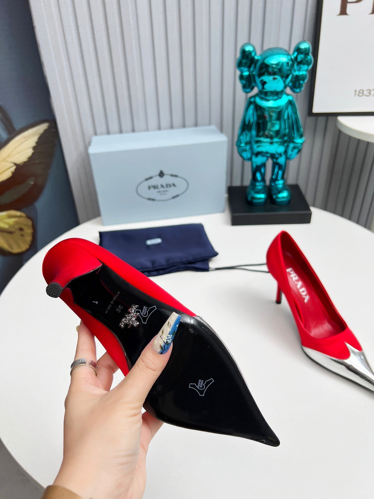 HIGH POINTED-TOE PUMPS IN RED MIX SILVER SATIN