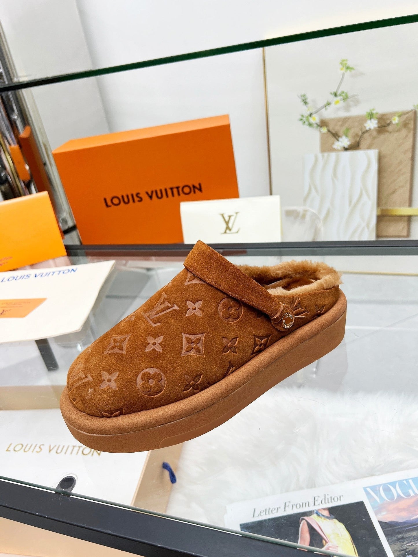 LV WOMEN'S COSY FLAT COMFORT CLOGS IN RUSSET BROWN MONOGRAM SUEDE