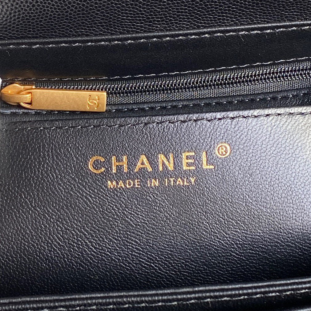 RETRO STYLE FLAP BAG 22 IN BLACK GRAINED CALFSKIN GOLD HARDWARE
