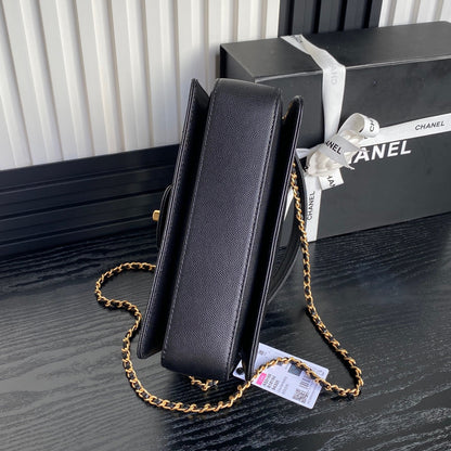 RETRO STYLE FLAP BAG 22 IN BLACK GRAINED CALFSKIN GOLD HARDWARE