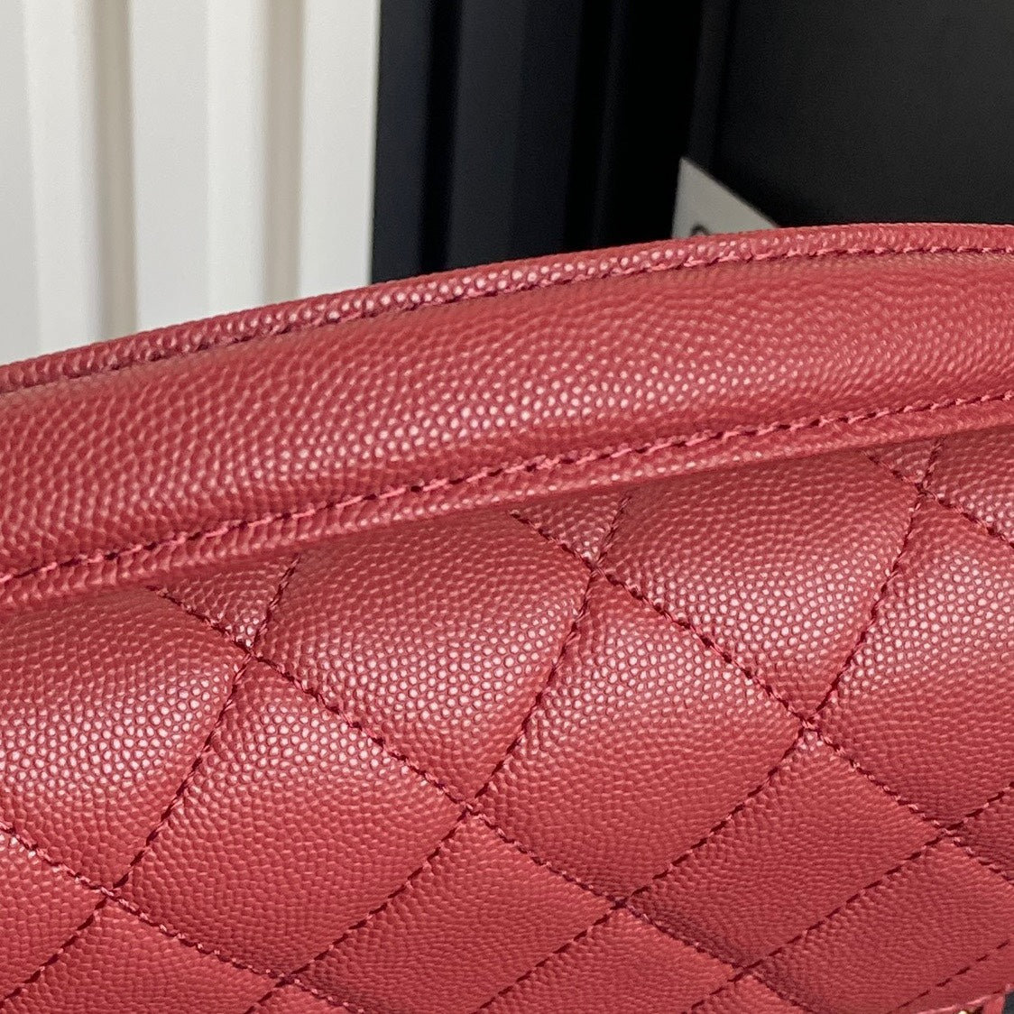RETRO STYLE FLAP BAG 22 IN STILETTO RED GRAINED CALFSKIN GOLD HARDWARE