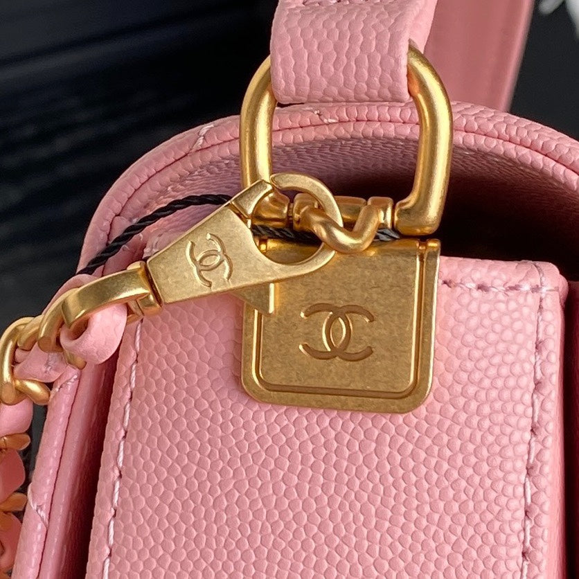RETRO STYLE FLAP BAG 22 IN LIGHT PINK GRAINED CALFSKIN GOLD HARDWARE