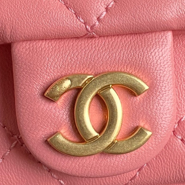 QUILTED HOBO CARGO BAG 31 IN BABY PINK CALFSKIN GOLD CHAIN