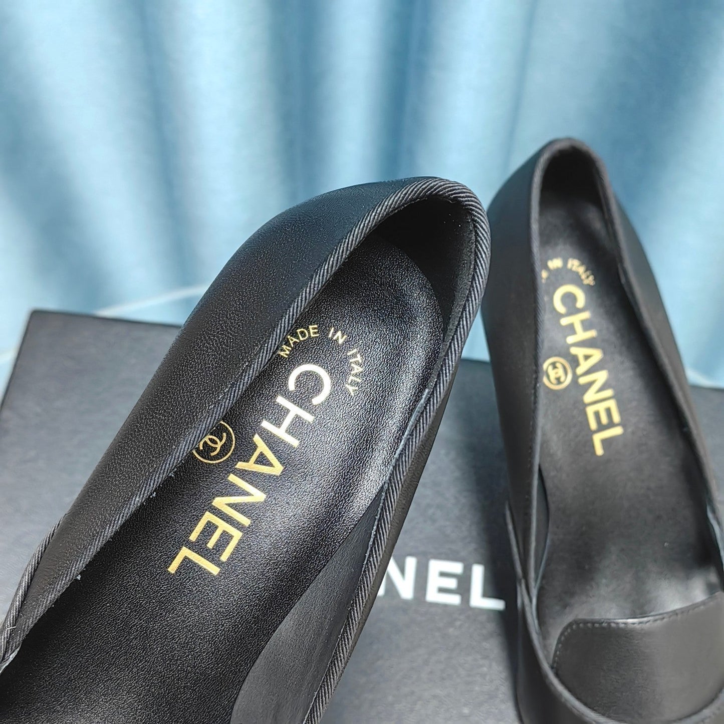 HIGH HEELS IN BLACK SHEEPSKIN