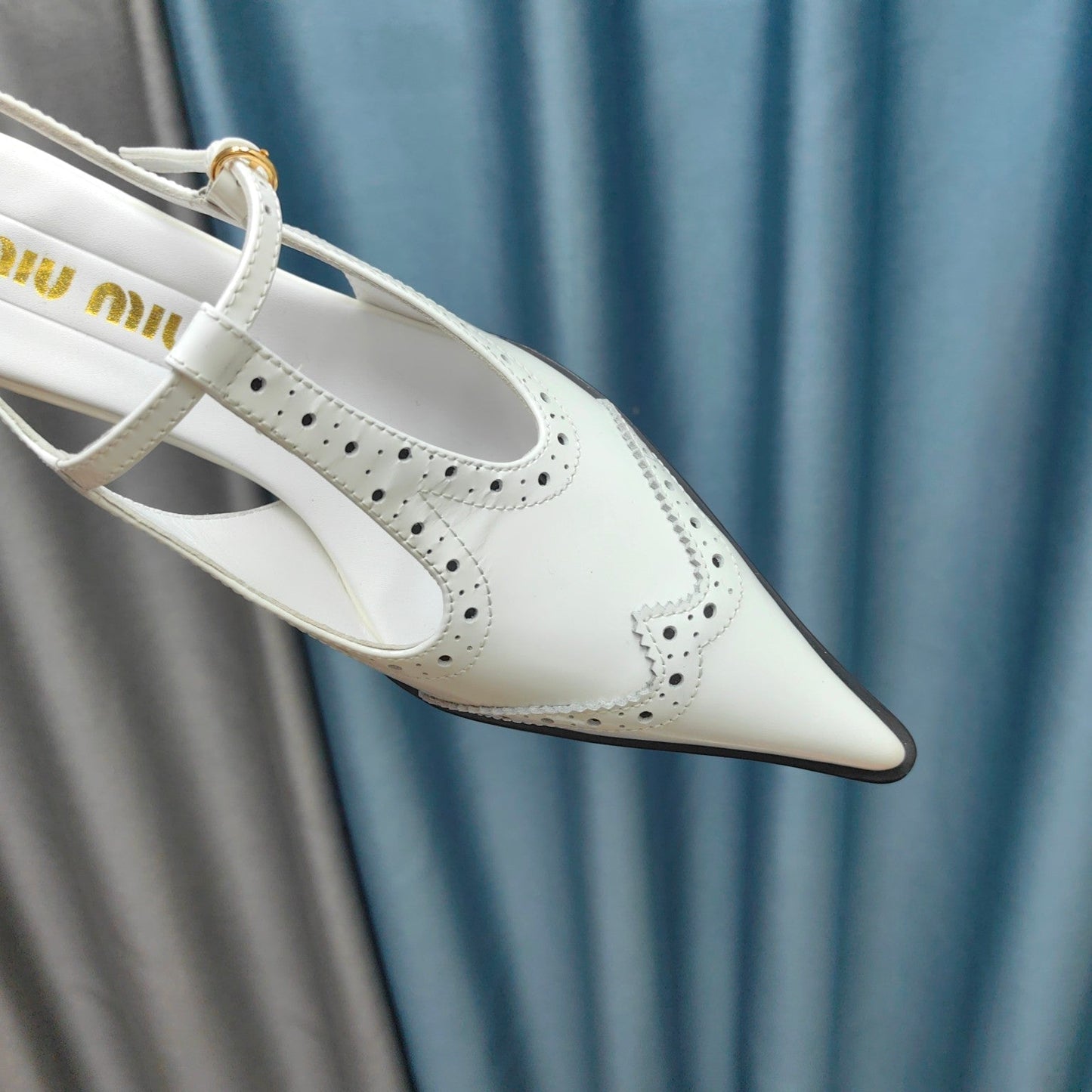SLINGBACK WHITE LAMBSKIN WITH T- STRAPS