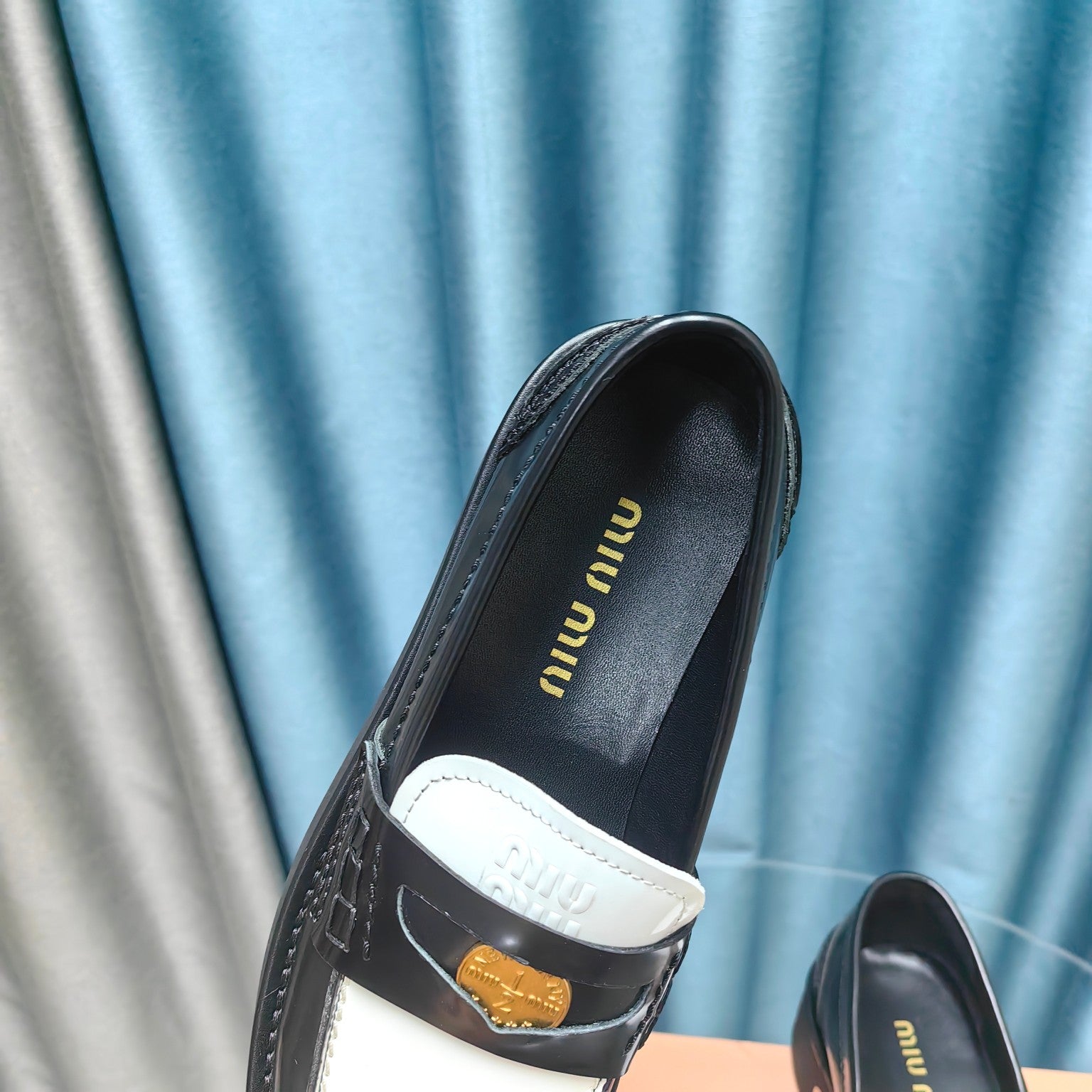 THICK-SOLED LOAFERS SHOES BLACK MIX WHITE COWHIDE