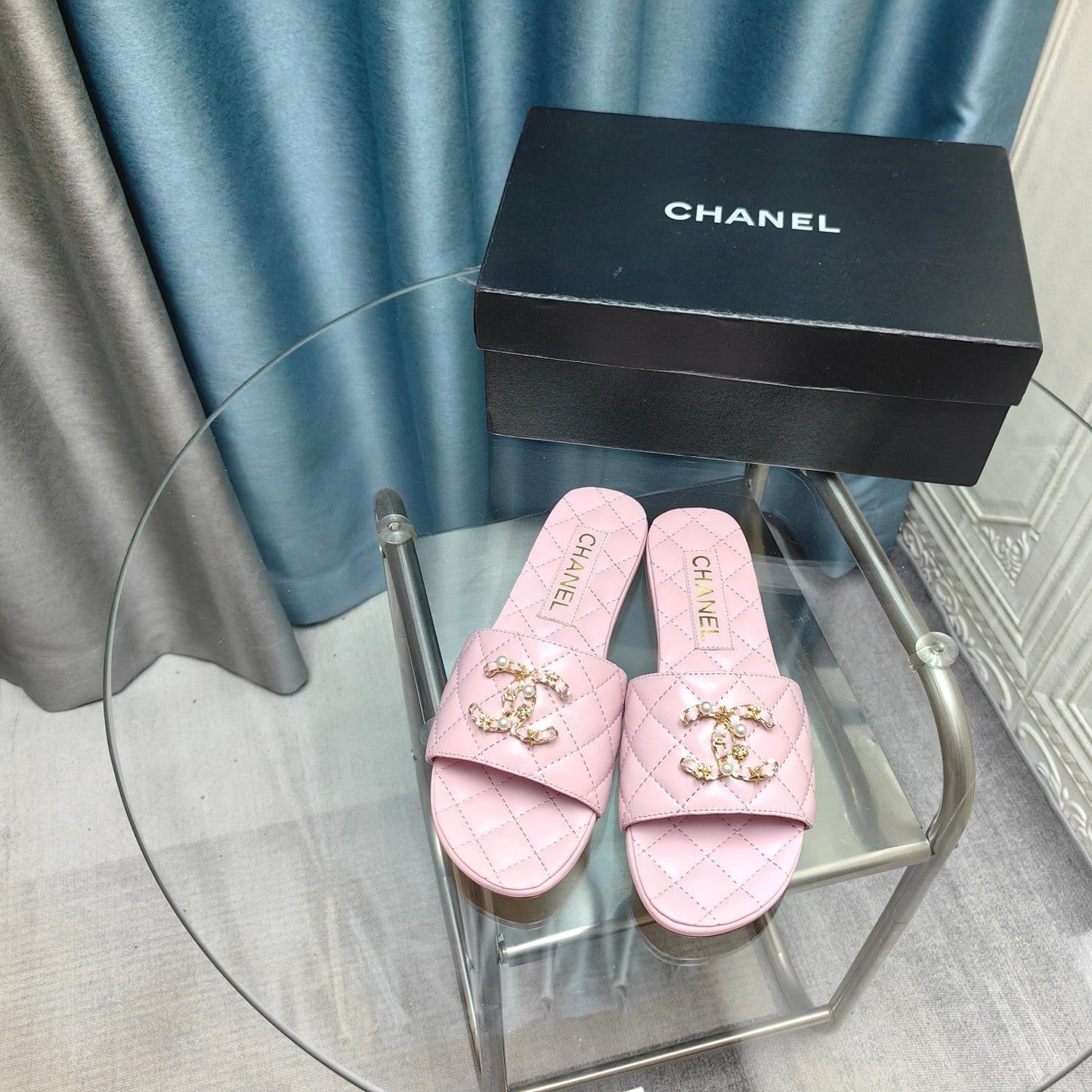 QUILTED SLIPPERS LIGHT PINK SHEEPSKIN
