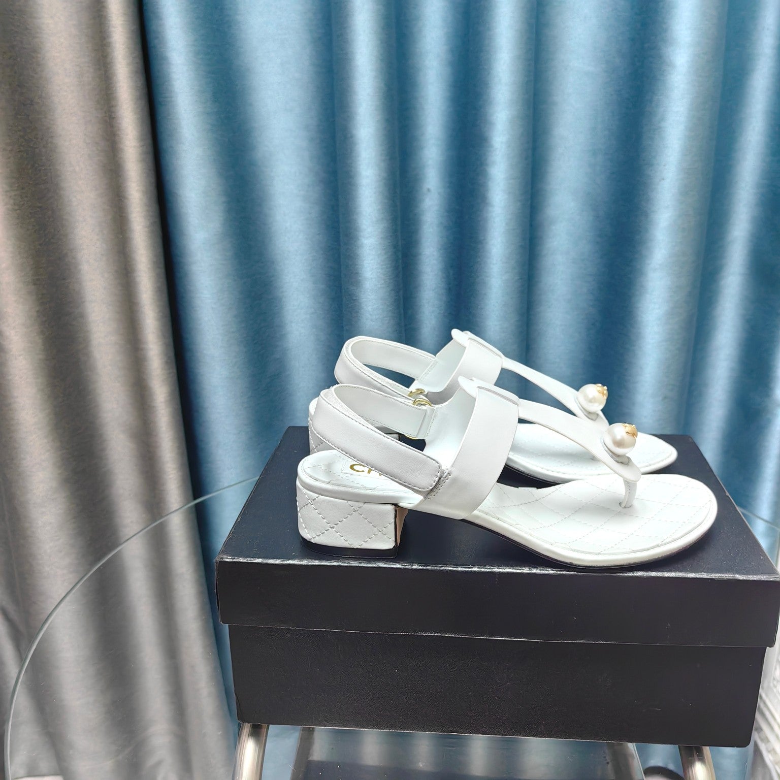 CLASSIC THONG SANDALS WHITE LAMBSKIN