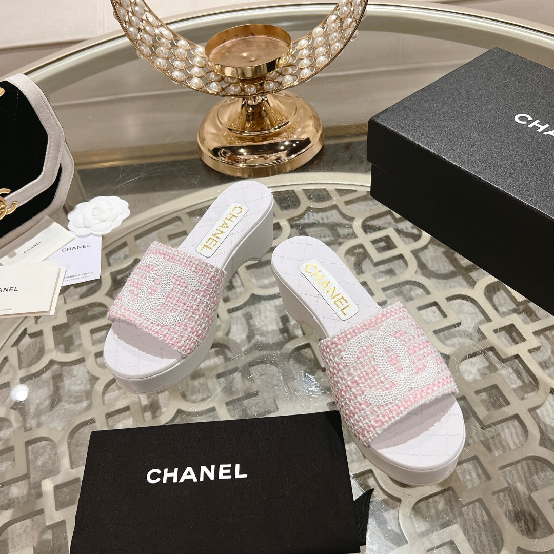 WEDGE PLATFORM IN LIGHT PINK FABRIC WITH WHITE LOGO