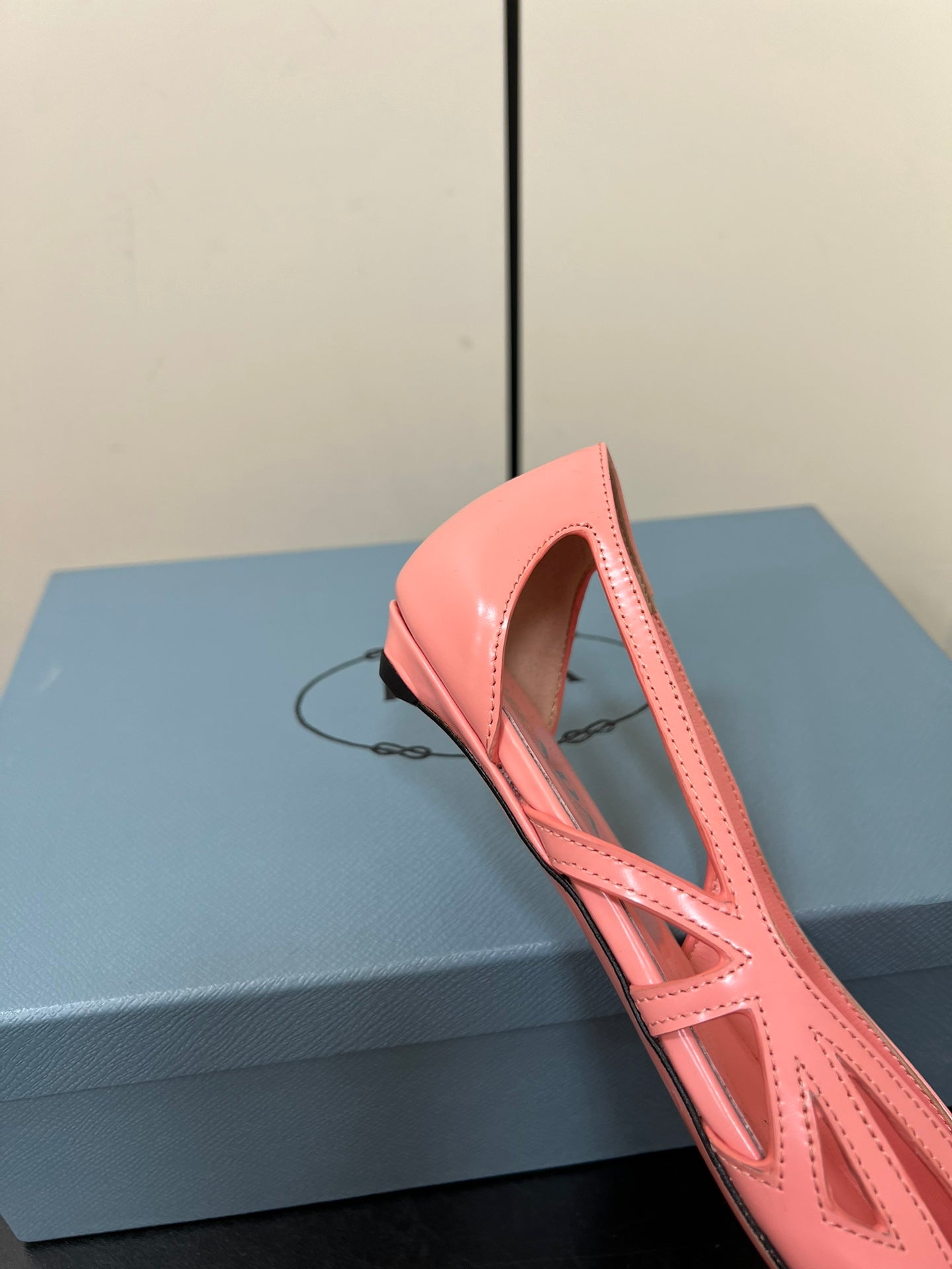 BRUSHED CUT-OUT BALLERINA FLAT IN SALMON PINK CALFSKIN