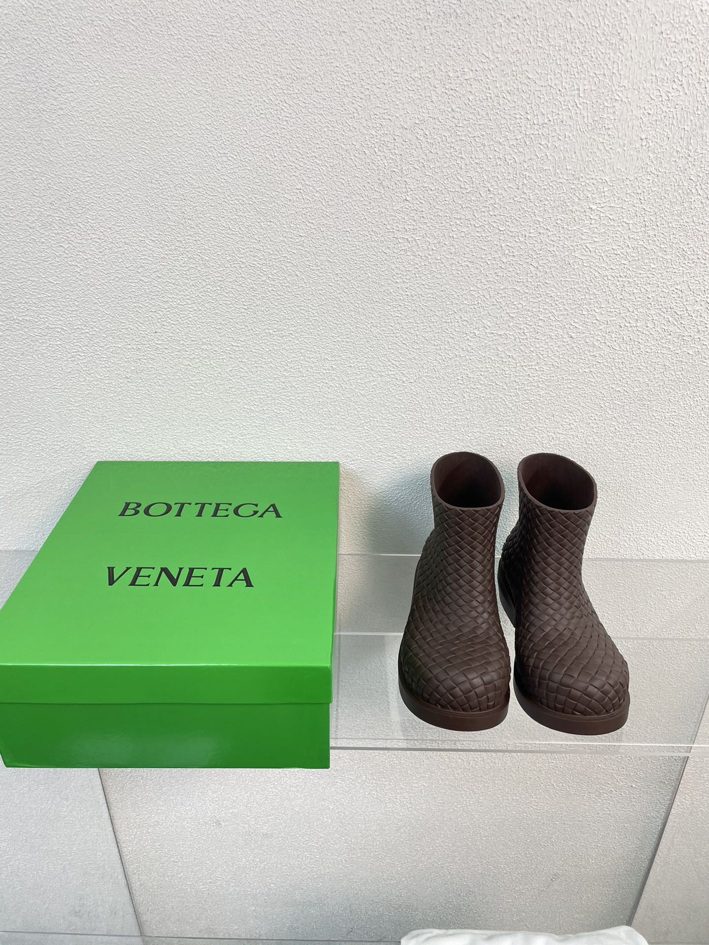 FIREMAN BOOTS IN CHOCOLATE BROWN RUBBER WITH ICONIC INTRECCIO MOTIF