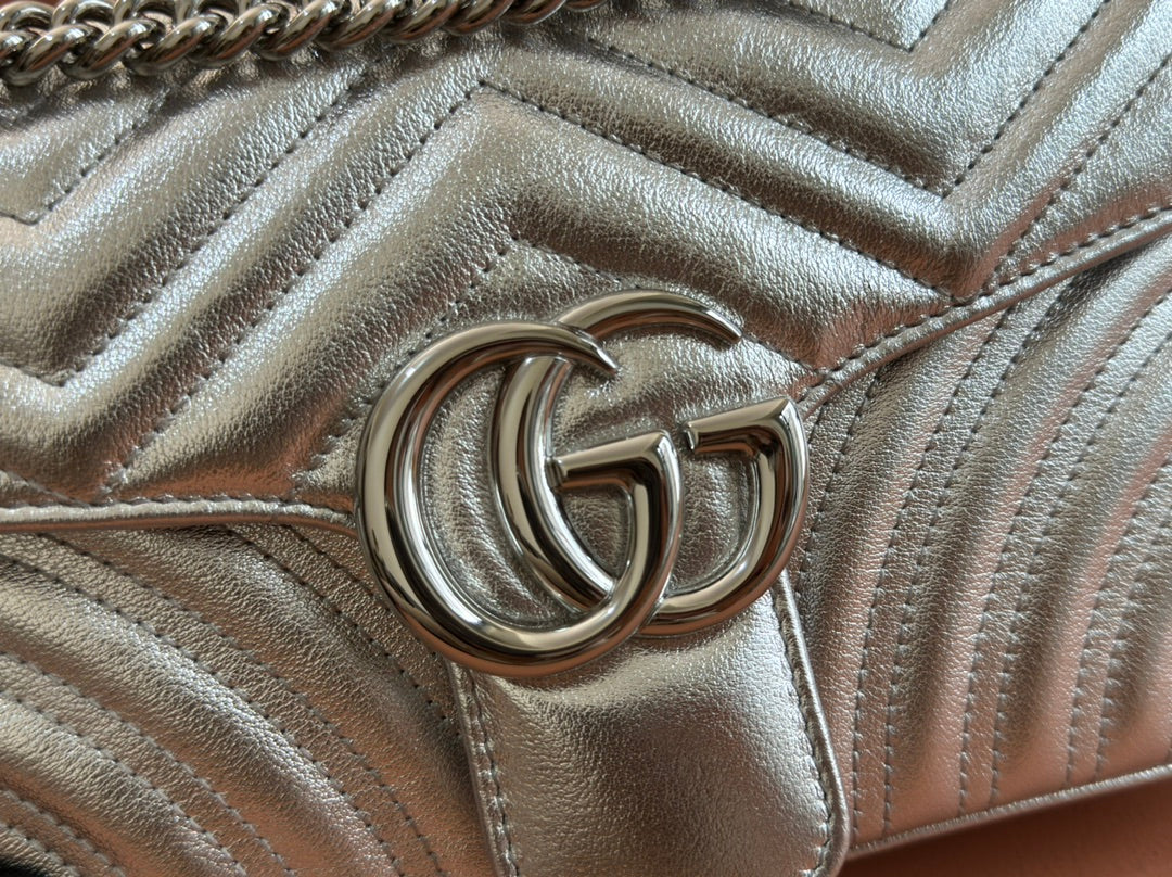 MARMONT MEDIUM SHOUDER BAG 26 IN SILVER PATENT CALFSKIN