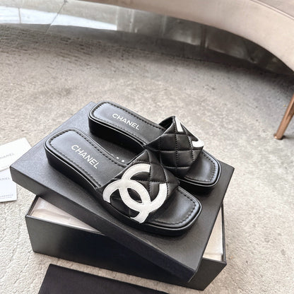 SLIPPERS IN BLACK CALFSKIN QUILTED