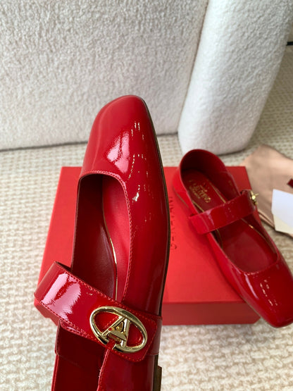 VLOGO LOCKER MARY-JANE BALLERINA IN CRIMSON RED CALFSKIN