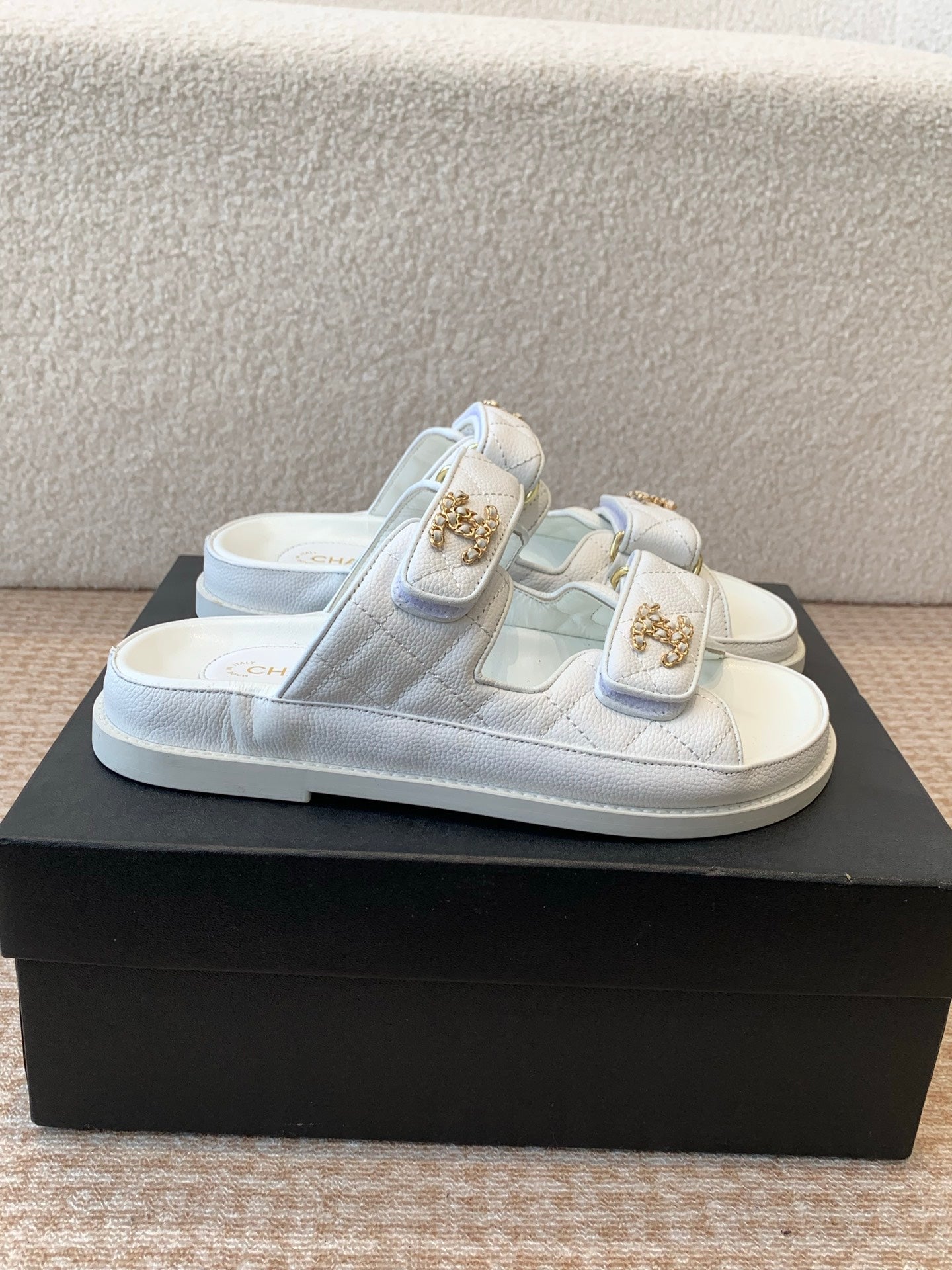 DAD SANDAL IN WHITE SHEEPSKIN MULE