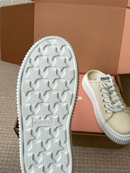 WASH SNEAKER MULES IN OFF WHITE DENIM WHITE STRIPED LACES