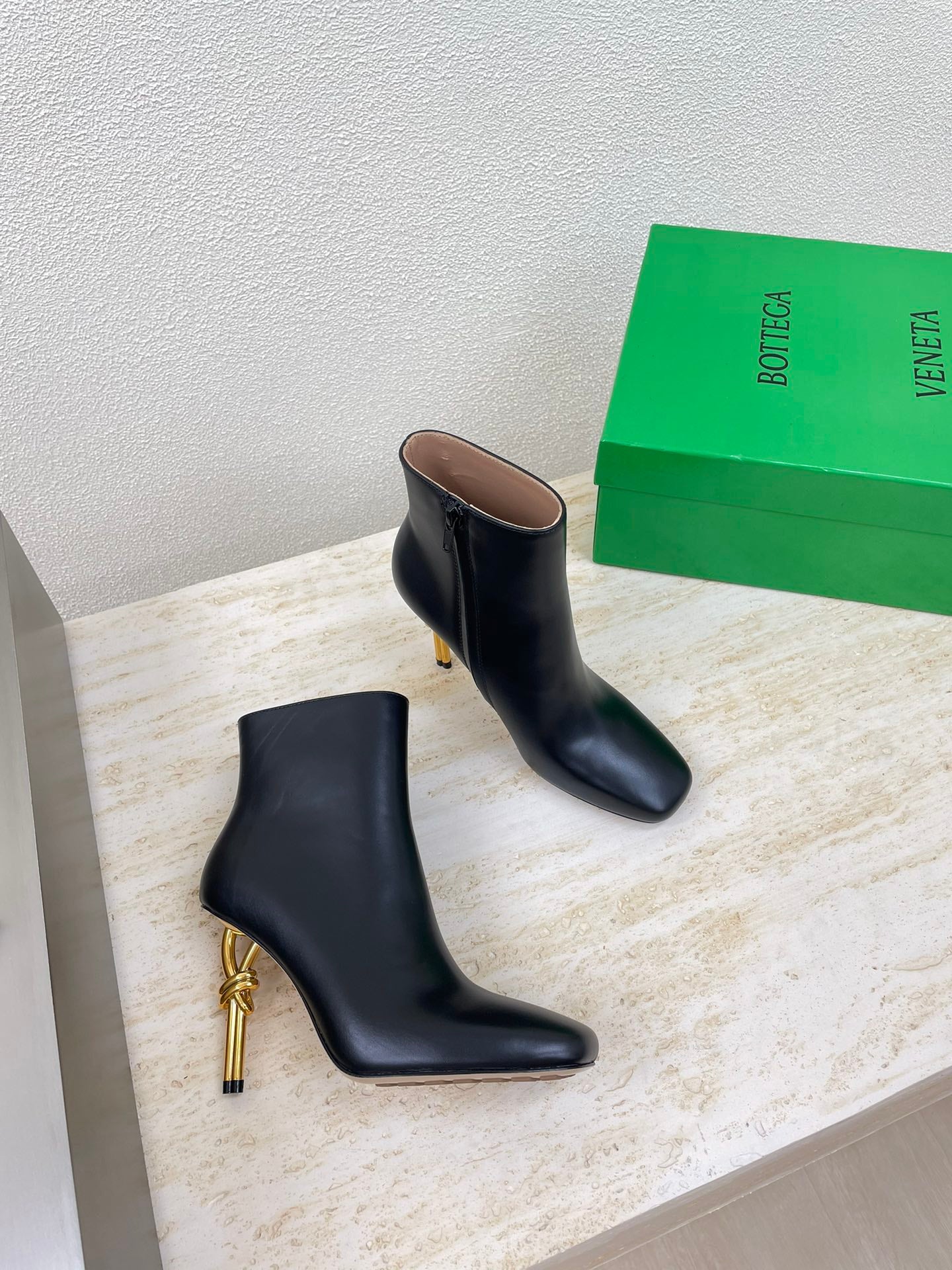 KNOT ANKLE BOOT IN BLACK CALFSKIN WITH GOLD METAL HEEL 9 CM