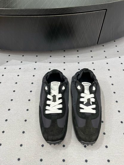TRAIL SNEAKER IN BLACK SUEDE