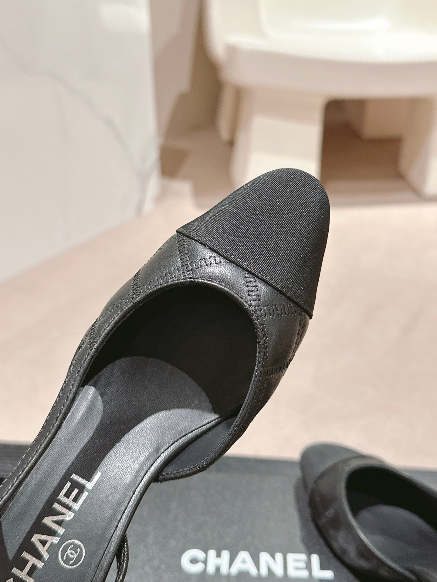 HIGH SLINGBACKS IN BLACK LAMBSKIN AND SATIN