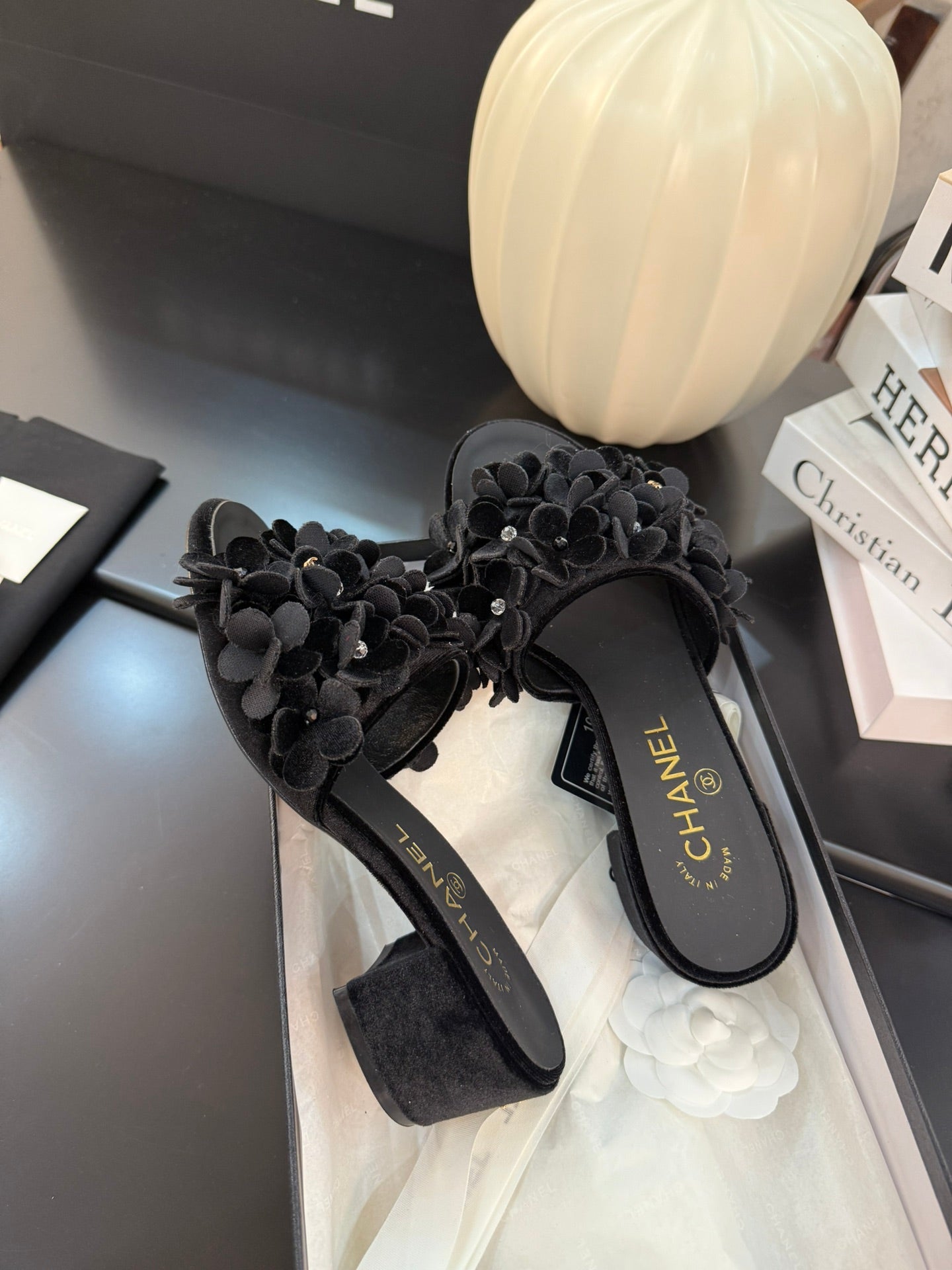 MID HEEL 45 MM MULE IN BLACK VELVET
